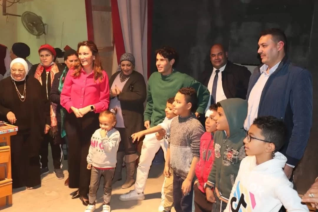 بالتعاون مع جمعية زوجات ضباط الشرطة.. نائب محافظ الجيزة تتفقد القافلة التنموية بالواحات البحرية 19 - جريدة المساء