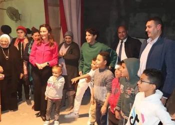 بالتعاون مع جمعية زوجات ضباط الشرطة.. نائب محافظ الجيزة تتفقد القافلة التنموية بالواحات البحرية 33 - جريدة المساء