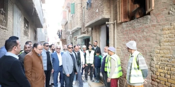 محافظ الشرقية يتفقد أعمال تركيب بلاط الإنترلوك بشوارع منيا القمح 1 - جريدة المساء