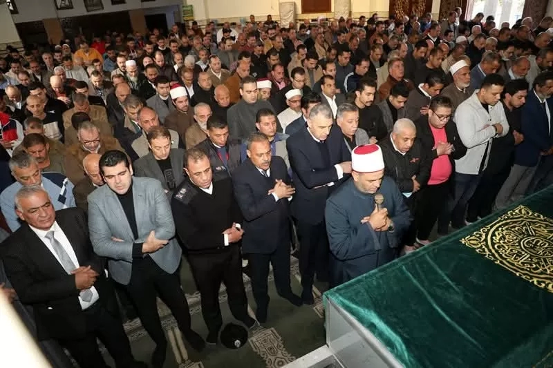 محافظ الشرقية يؤدي صلاة الجنازة ويقدم واجب العزاء في وفاة المقدم محمد علام مدير مكتب مساعد وزير الداخلية مدير أمن الشرقية 17 - جريدة المساء