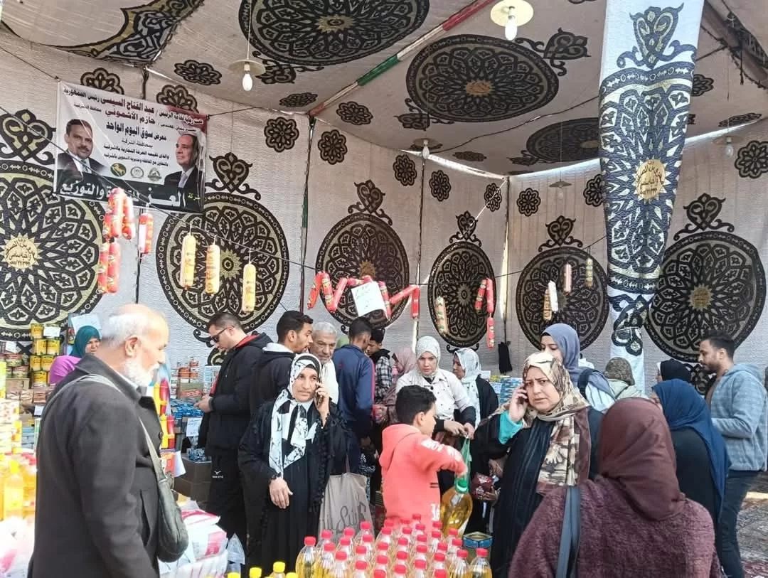 "سوق اليوم الواحد" بمنطقة الصيادين بالزقازيق يشهد إقبالاً كثيفاً من المواطنين 17 - جريدة المساء