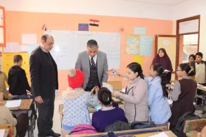 وكيل وزارة التعليم بالجيزة يكرم معلمين منضبطين ويحيل مديري مدرستين للشؤون القانونية.. خلال جولاته اليوم بإدارات أطفيح والعياط والصف 32 - جريدة المساء وكيل وزارة التعليم بالجيزة يكرم معلمين منضبطين ويحيل مديري مدرستين للشؤون القانونية.. خلال جولاته اليوم بإدارات أطفيح والعياط والصف 31 - جريدة المساء