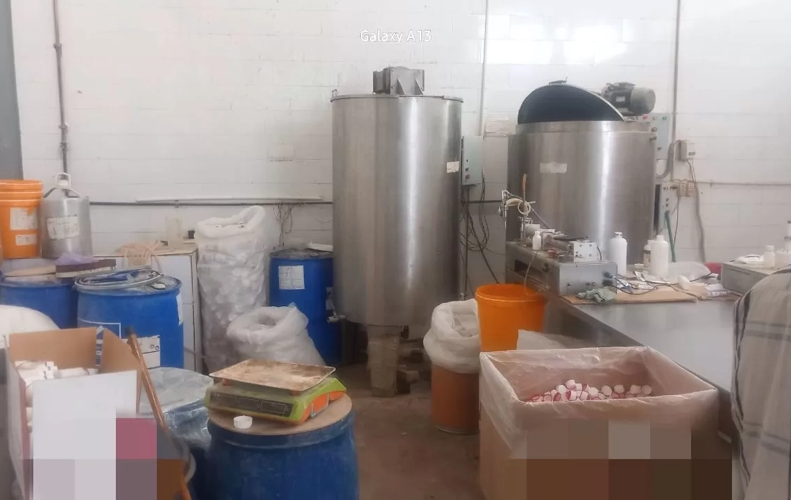 ضبط 1600 عبوة دوائية و إضافات أعلاف فاسدة .. بالسادات المنوفية 17 - جريدة المساء ضبط 1600 عبوة دوائية و إضافات أعلاف فاسدة .. بالسادات المنوفية 16 - جريدة المساء