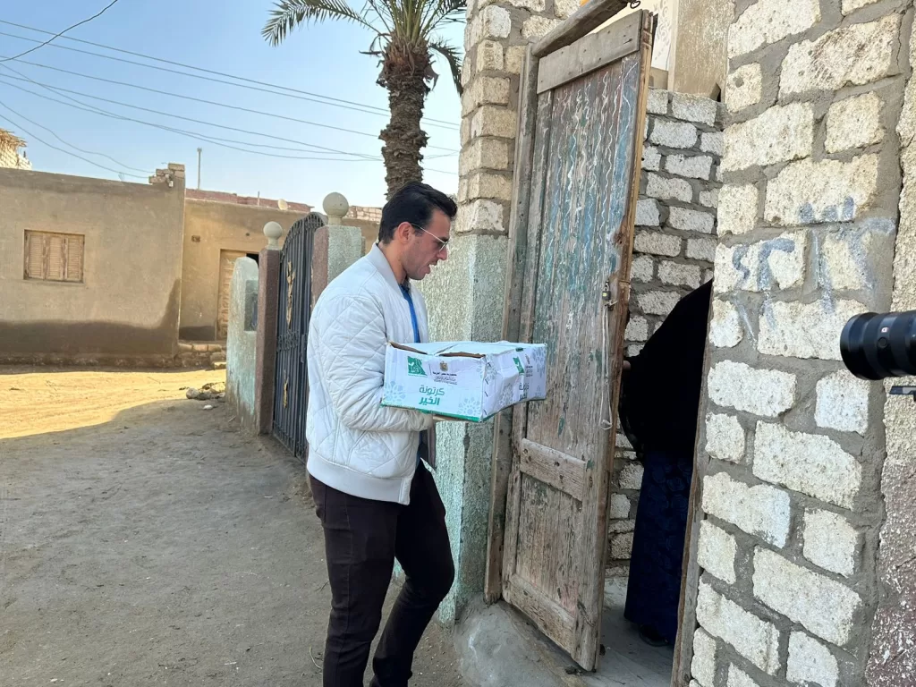 "رامي رضوان" يقود متطوعي مصر الخير لتوزيع البطاطين وكراتين المواد الغذائية بالفيوم 21 - جريدة المساء "رامي رضوان" يقود متطوعي مصر الخير لتوزيع البطاطين وكراتين المواد الغذائية بالفيوم 20 - جريدة المساء