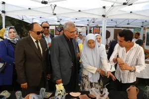 رئيس جامعة الزقازيق يفتتح المعرض الفنى " أنامل فنان" استكمالاً للمبادرة الشاملة لدمج الطلاب ذوي الإعاقة 21 - جريدة المساء