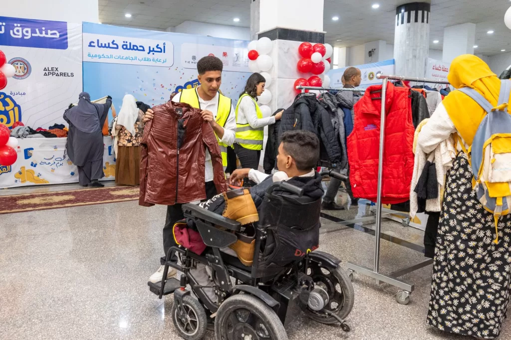 "دكان الفرحة" من صندوق تحيا مصر يوفر 38 ألف قطعة ملابس جديدة لرعاية 7000 طالب وطالبة في جامعتي جنوب الوادي والفيوم 21 - جريدة المساء