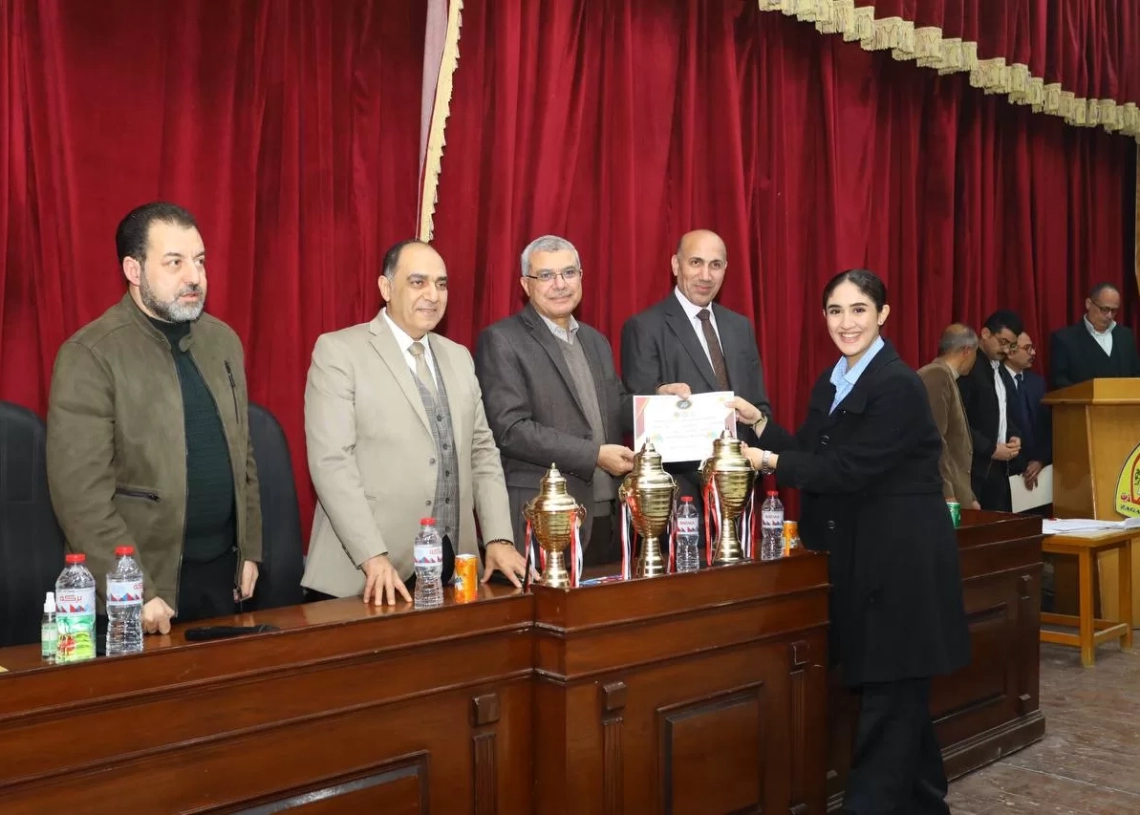 رئيس جامعة الزقازيق يشهد فعاليات حفل ختام مهرجان المسرح للفصل الواحد 19 - جريدة المساء