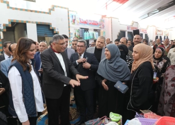 الطماطم ب٦جنيهات.. محافظ الجيزة يفتتح معرض السلع الغذائية والمستلزمات المنزلية بأسعار مخفضة بموقع سوق السمك القديم بحي جنوب(صور) 24 - جريدة المساء