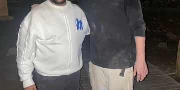 محمد جمعة برفقة "مستر بيست" أثناء زيارته للأهرامات 1 - جريدة المساء