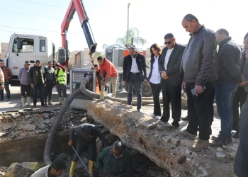 محافظ الجيزة يتفقد أعمال إصلاح كسر مفاجئ بوصلة الربط لخط مياه بحدائق الأهرام 16 - جريدة المساء