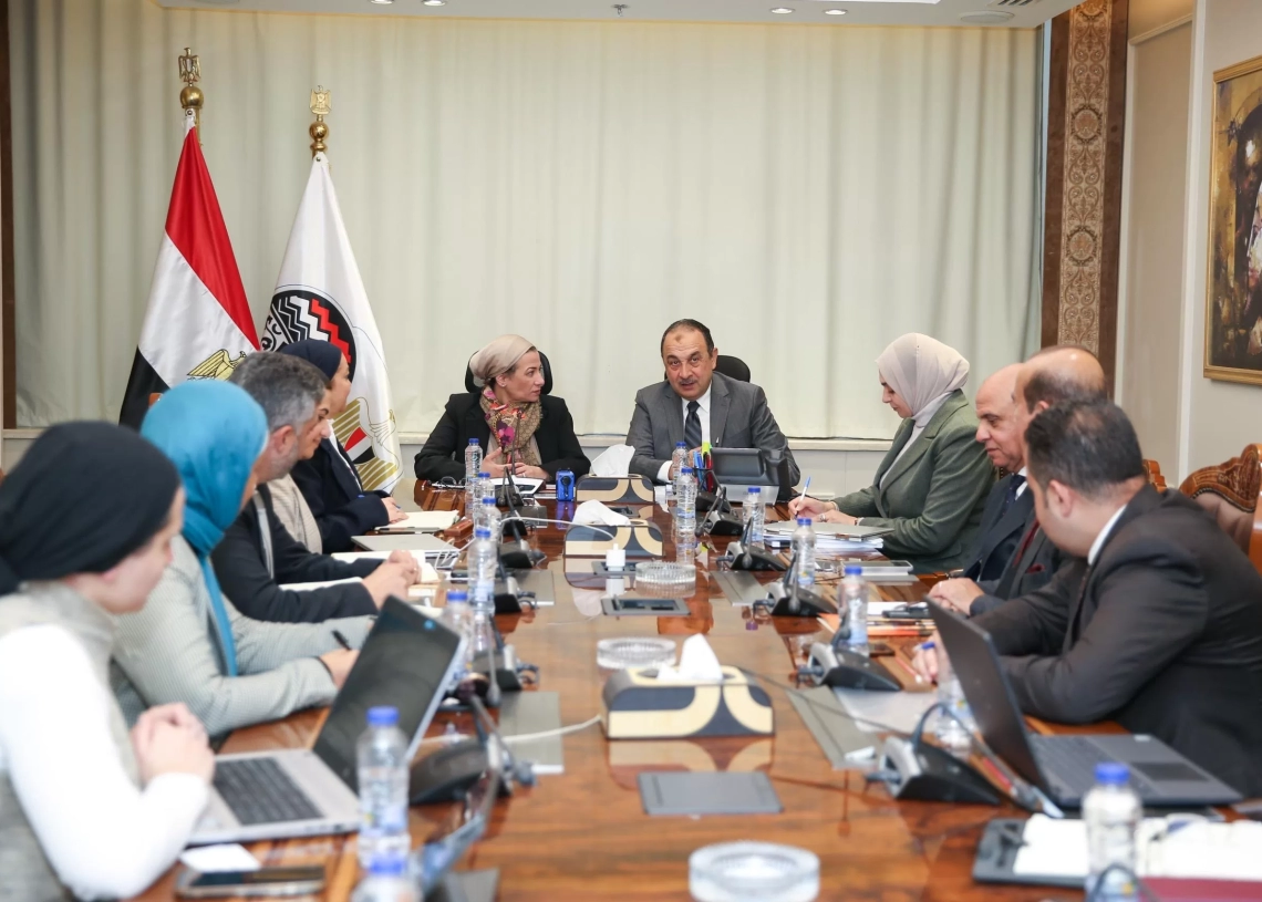 وزيرا قطاع الأعمال العام والبيئة يبحثان الترويج لمنتج السياحة البيئية ووضعها ضمن البرامج السياحية لشركات القابضة للفنادق  17 - جريدة المساء