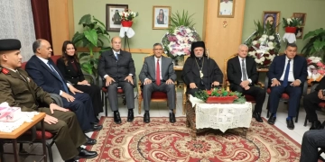 محافظ الجيزة يزور الكنيسة الكاثوليكية لتهنئة الأقباط بعيد الميلاد المجيد 2 - جريدة المساء محافظ الجيزة يزور الكنيسة الكاثوليكية لتهنئة الأقباط بعيد الميلاد المجيد 1 - جريدة المساء