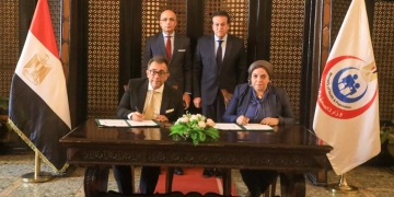الصحة وجامعة عين شمس وقعا بروتوكول تعاون لتحسين خدمات طب الأسنان وتدريب الكوادر الطبية 2 - جريدة المساء الصحة وجامعة عين شمس وقعا بروتوكول تعاون لتحسين خدمات طب الأسنان وتدريب الكوادر الطبية 1 - جريدة المساء