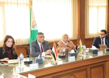 محافظ الجيزة يلتقي بوفد من العاملين بقطاع السياحة بنزلة السمان لبحث تطوير المنطقة الأثرية 26 - جريدة المساء