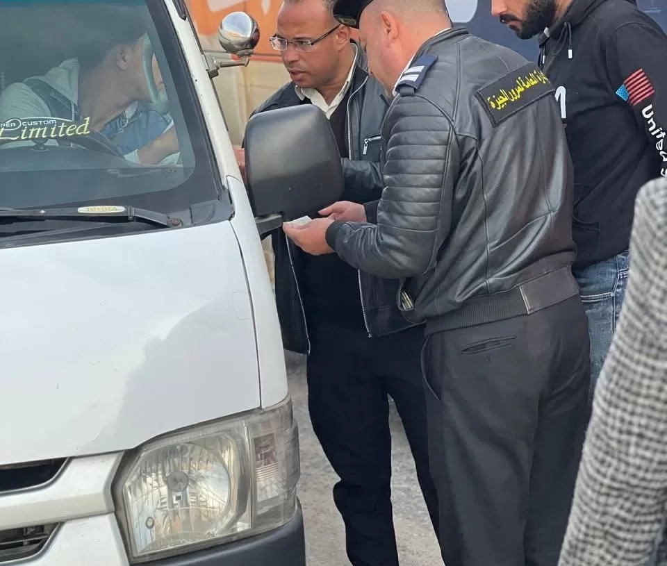 ضبط ٣٠٠ مخالفة لمركبات ميكروباص غير ملتزمة بالأجرة المحددة خلال حملات بعدة مناطق بالجيزة 18 - جريدة المساء
