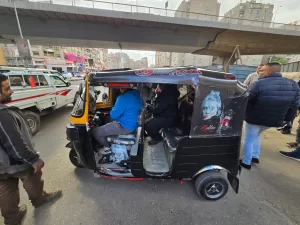 محافظة الجيزة تتحفظ علي مركبات توك توك تسير عكس الاتجاه خلال حملة مكبرة بالهرم (صور) 23 - جريدة المساء