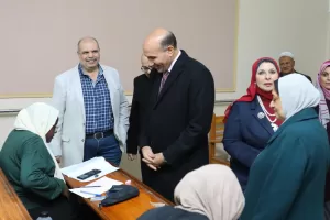 نائب رئيس جامعة الزقازيق لشئون التعليم والطلاب يتابع سير الامتحانات بكلية الصيدلة 29 - جريدة المساء