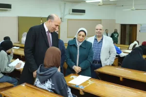 نائب رئيس جامعة الزقازيق لشئون التعليم والطلاب يتابع سير الامتحانات بكلية الصيدلة 27 - جريدة المساء