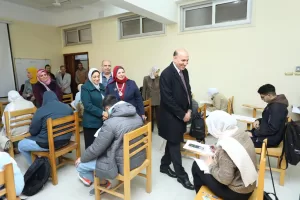 نائب رئيس جامعة الزقازيق لشئون التعليم والطلاب يتابع سير الامتحانات بكلية الصيدلة 25 - جريدة المساء