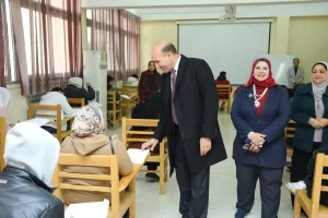 نائب رئيس جامعة الزقازيق لشئون التعليم والطلاب يتابع سير الامتحانات بكلية الصيدلة 23 - جريدة المساء