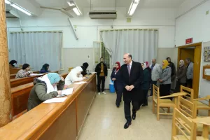 نائب رئيس جامعة الزقازيق لشئون التعليم والطلاب يتابع سير الامتحانات بكلية الصيدلة 21 - جريدة المساء