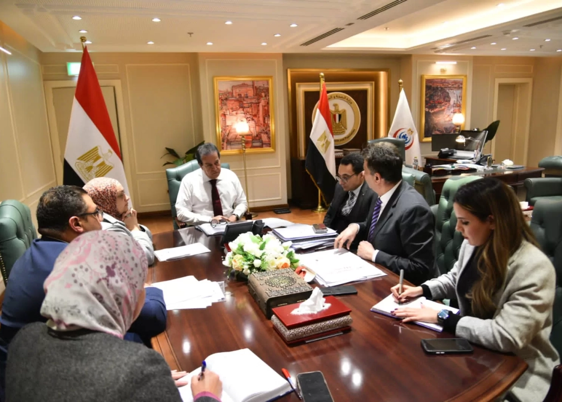 وزير الصحة ناقش تغليظ العقوبات وتشديد الرقابة على مراكز علاج الإدمان غير المرخصة 26 - جريدة المساء