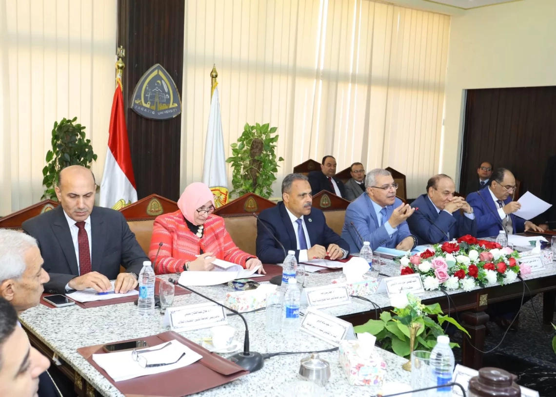 بحضور الأشموني.. مجلس جامعة الزقازيق يهنىء القيادة السياسية برأس السنة الميلادية وأعياد الميلاد المجيدة 19 - جريدة المساء