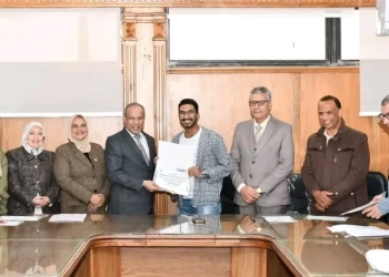جامعة قناة السويس تكرم الفائزين بمسابقتي الطالب المثالي والشطرنج 15 - جريدة المساء