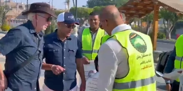 بالهدايا التذكارية مستقبل وطن يشارك المواطنين احتفالات العيد القومي بالأقصر 2 - جريدة المساء بالهدايا التذكارية مستقبل وطن يشارك المواطنين احتفالات العيد القومي بالأقصر 1 - جريدة المساء