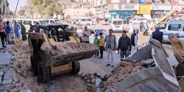 محافظ أسوان يتابع جهود الوحدات المحلية لإزالة التعديات على أراضى الدولة ورفع الإشغالات والمخالفات لإعادة الإنضباط 9 - جريدة المساء
