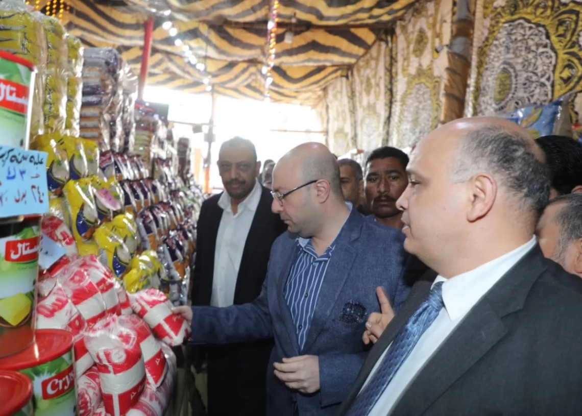 محافظ بني سويف يتابع مبادرة "سوق اليوم الواحد" باهناسيا لتوفير السلع بأسعار مُخفضة لتخفيف الأعباء عن المواطنين 19 - جريدة المساء