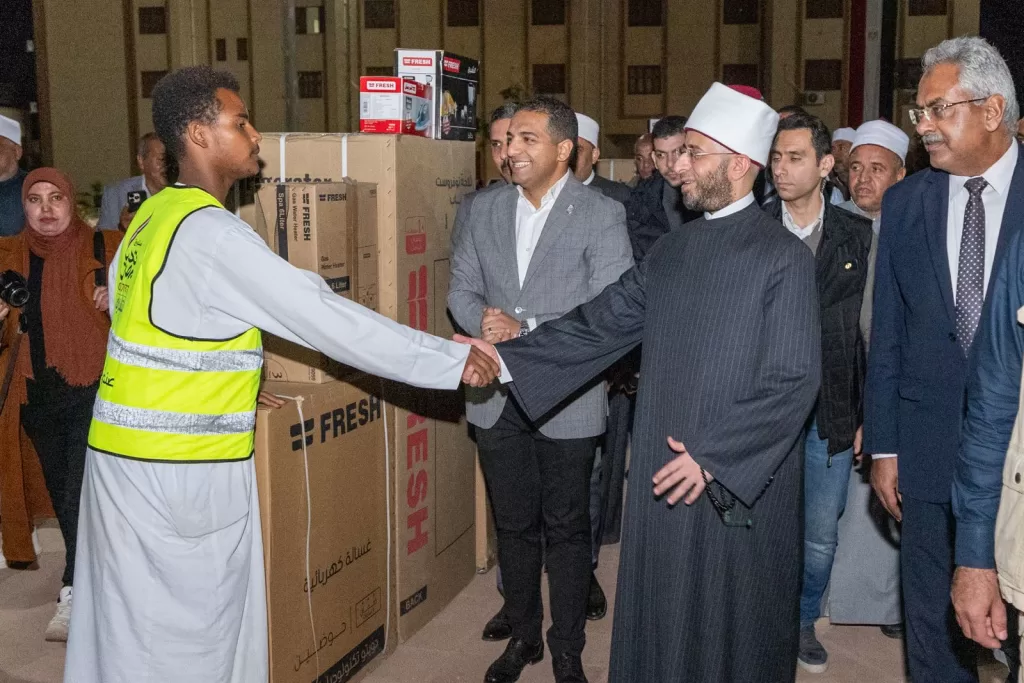 وزير الأوقاف يشارك فى توزيع مساعدات تحيا مصر في حلايب وشلاتين  25 - جريدة المساء