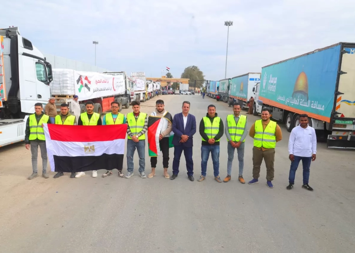 مساعدات صناع الخير لأهالى غزة ترابط على معبر رفح