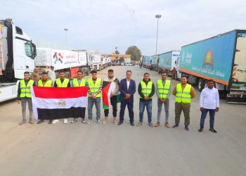 مساعدات صناع الخير لأهالى غزة ترابط على معبر رفح