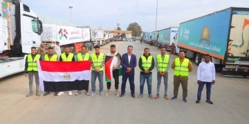 مساعدات صناع الخير لأهالى غزة ترابط على معبر رفح