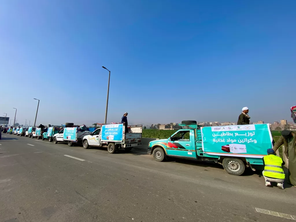 إطلاق مبادرة "صناع الدفا" لتوزيع البطاطين والمواد الغذائية على الأسر الأولى بالرعاية بأسيوط 19 - جريدة المساء