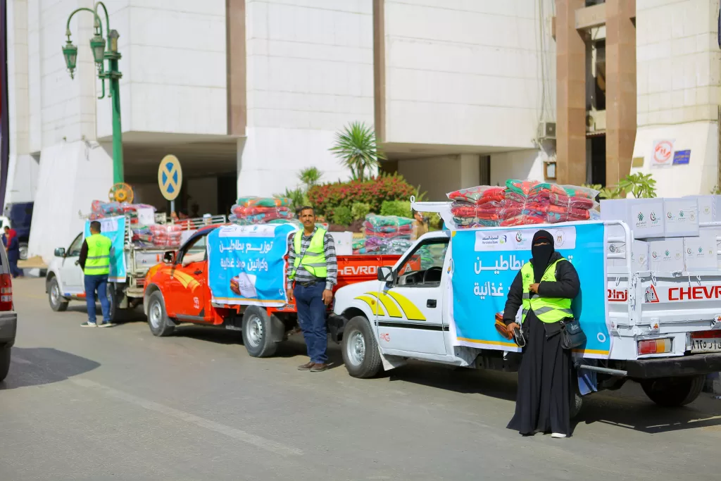 إطلاق مبادرة "صناع الدفا" لتوزيع البطاطين والمواد الغذائية على الأسر الأولى بالرعاية بأسيوط 17 - جريدة المساء