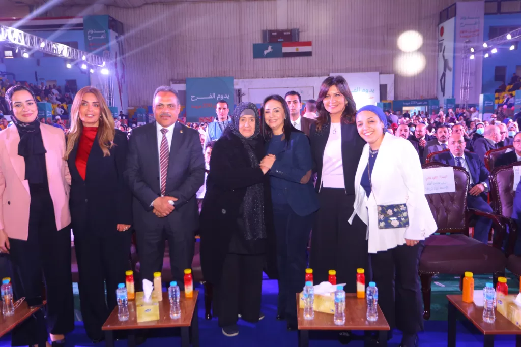 "يدوم الفرح" تُضيء حياة 250 عروسا فى الشرقية بأجهزة كهربائية ومساعدات 21 - جريدة المساء