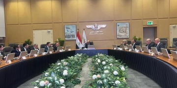 وزير الطيران المدني يلتقي مسؤولي الشركات لاستكشاف فرص التعاون في إدارة وتشغيل المطارات 1 - جريدة المساء