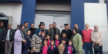 قيادات تعليم طوخ تقدم باقات الورود لضباط الشرطة في عيدهم 1 - جريدة المساء