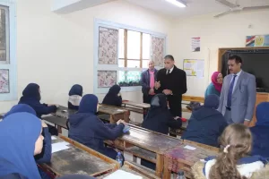 تكريم المُلتزم واستبدال المُتخاذل || وكيل وزارة التعليم بالجيزة يحيل مديرة مدرسة للتحقيق ويستبعد آخر.. بسبب الامتحانات 22 - جريدة المساء