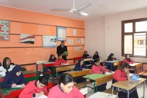 تكريم المُلتزم واستبدال المُتخاذل || وكيل وزارة التعليم بالجيزة يحيل مديرة مدرسة للتحقيق ويستبعد آخر.. بسبب الامتحانات 24 - جريدة المساء