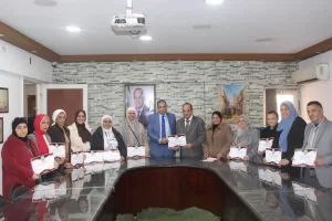 وكيل وزارة التعليم بالجيزة ينهي تكليف مدير مدرسة بكرداسة لتقصيره في أعمال الامتحانات.. ويكرم أوائل الطلبة 31 - جريدة المساء