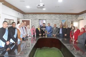 وكيل وزارة التعليم بالجيزة ينهي تكليف مدير مدرسة بكرداسة لتقصيره في أعمال الامتحانات.. ويكرم أوائل الطلبة 37 - جريدة المساء