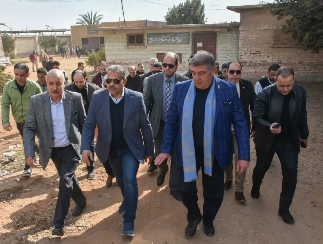 محافظ الشرقية يُفاجئ العاملين بالإدارتين البيطرية والزراعية بأبو حماد.. ويقرررفع كفاءة منحل العسل 19 - جريدة المساء