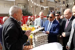 محافظ الشرقية يفتتح سوق اليوم الواحد بمدينة ههيا ويدعو المواطنين للإستفادة من التخفيضات وجودة المنتجات 21 - جريدة المساء