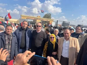 انتفاضة شعبية لأعضاء مستقبل وطن الشرقية بمعبر رفح.. نقف صفا واحدا خلف السيسي للدفاع عن الأمن القومى المصرى 37 - جريدة المساء