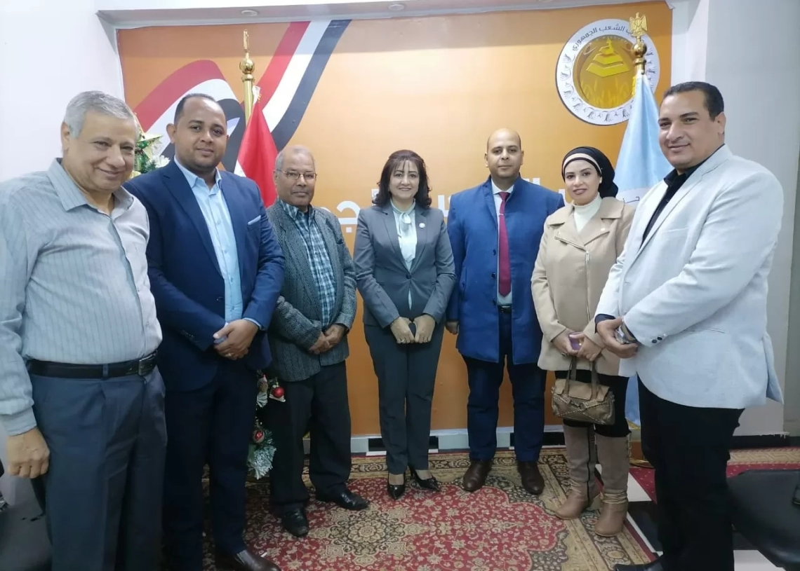 أعضاء نموذج محاكاة مجلس الشيوخ في قنا يزورون النائبة نجلاء باخوم للتهنئة بعيد الميلاد المجيد 19 - جريدة المساء