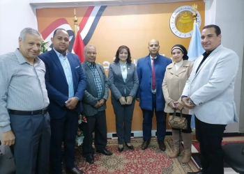 أعضاء نموذج محاكاة مجلس الشيوخ في قنا يزورون النائبة نجلاء باخوم للتهنئة بعيد الميلاد المجيد 21 - جريدة المساء