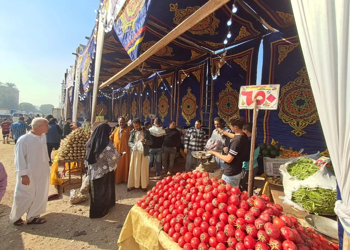 بالصور- محافظة الجيزة تقيم ١٨ سوقا للسلع الغذائية لتغطية أحياء المحافظة 17 - جريدة المساء